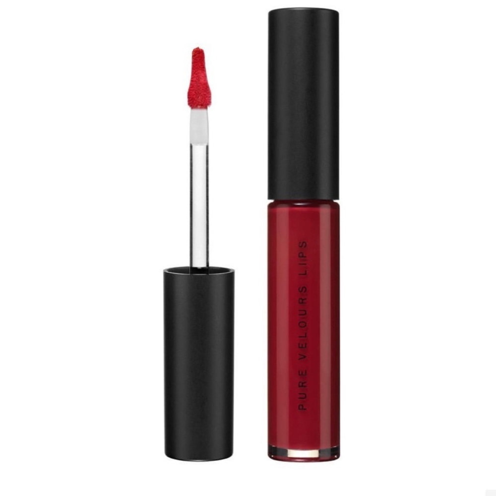 Zoeva- PURE VELOURS LIPS BLUE BLOOD- LIQUID LIPSTICK
-6.5mL / 0.22 fl. oz